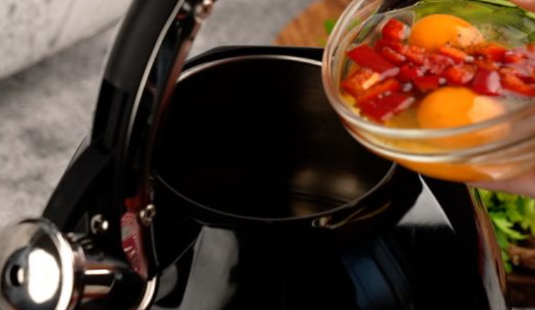 Heat Soup in An Electric Kettle_3