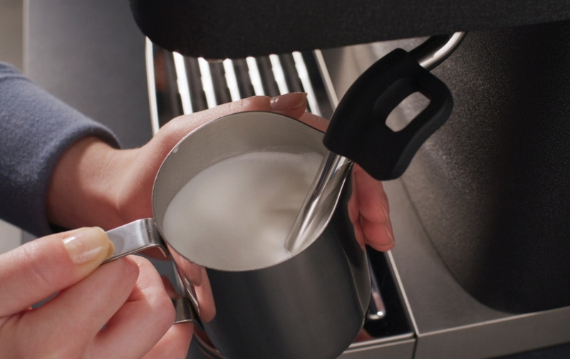 Steam Milk in Electric Kettle_2