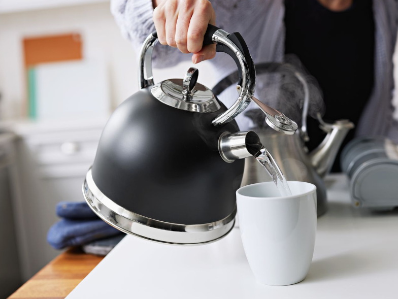 Stove_3.jpgで電動ケトルを使用します