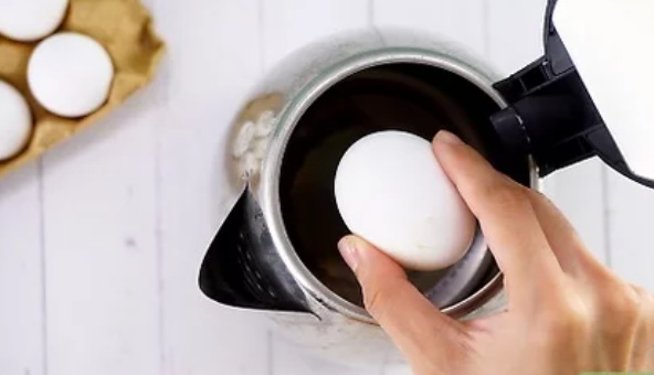 Cook Eggs in An Electric Kettle_1.jpg