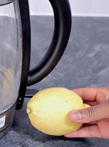 Remove Limescare Deposites From An Electric Kettle_2