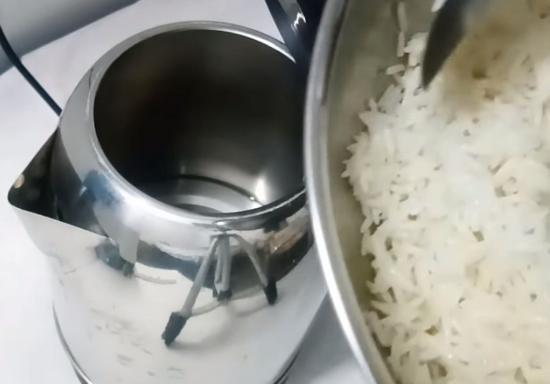 Boil Rice in Electric Kettle_1.jpg