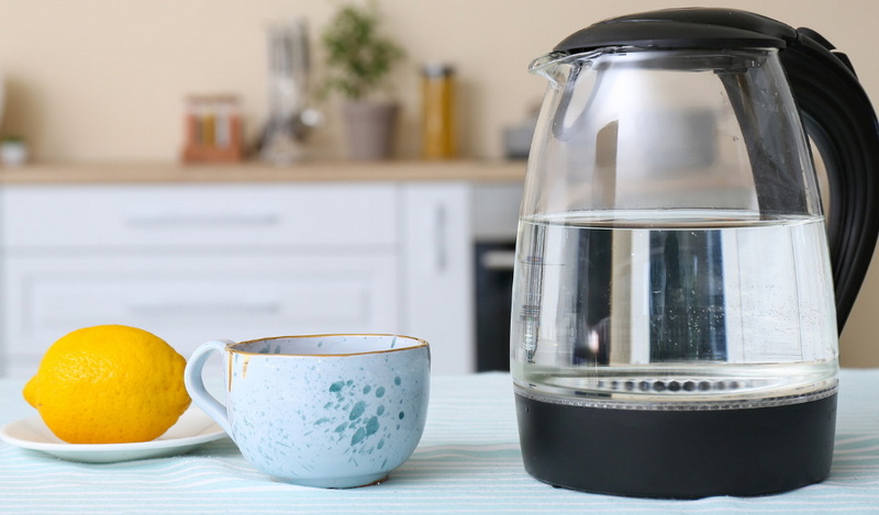 Clean Electric Kettle with Lemon_2.jpg