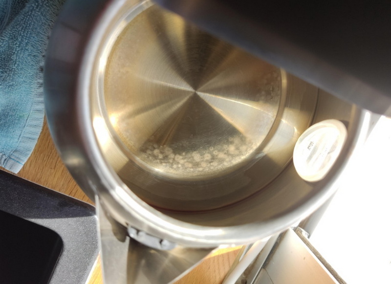 Clean Electric Kettle_2.jpg