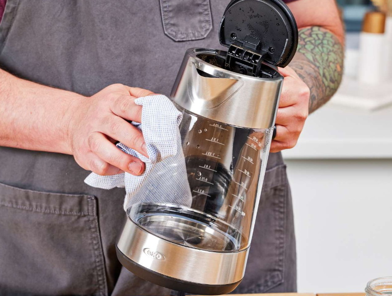Remove Mineral Buildup in Electric Kettle_3.jpg