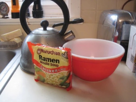 Cook Top Ramen with An Electric Kettle_2