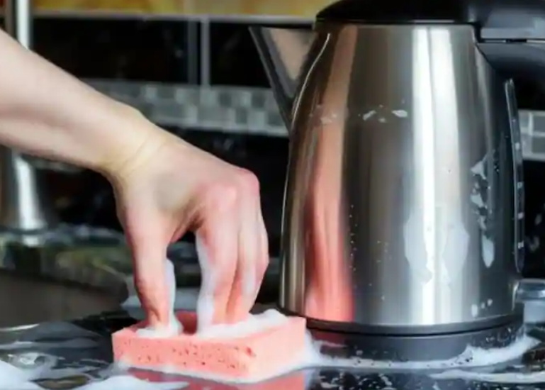 Remove Limescale Deposits From An Electric Kettle_3