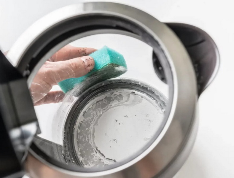 Remove Flakes From Electric Kettle_3.jpg
