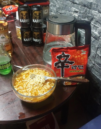 Cook Top Ramen with An Electric Kettle_3