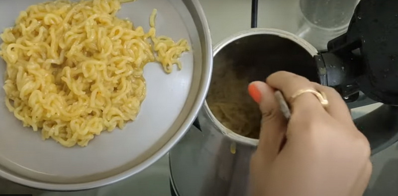 Cook Maggi in Electric Kettle_1.jpg