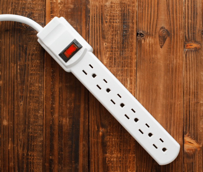 Plug A Electric Kettle into A Power Strip_1
