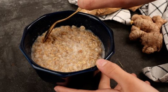 Make Oatmeal with An Electric Kettle_3