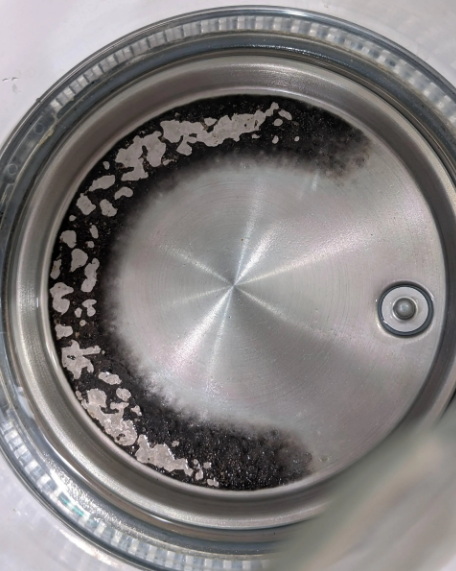 Clean Bottom of Electric Kettler_2