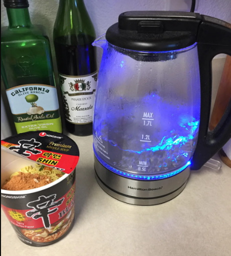 Cook Top Ramen with An Electric Kettle_1