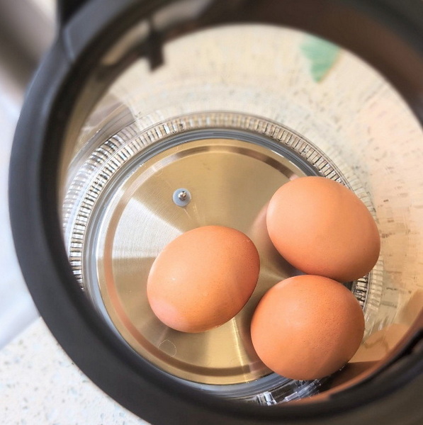 Make Hard Boiled Eggs in An Electric Kettle_2
