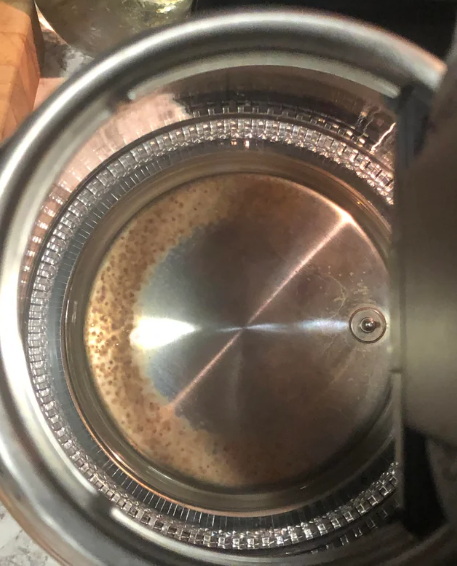 Clean Bottom of Electric Kettler_3