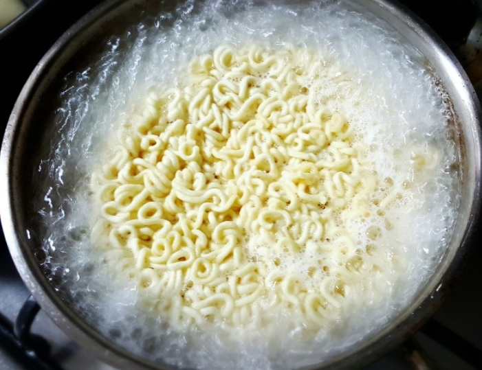 Make Maggi Using Electric Kettle_1.jpg